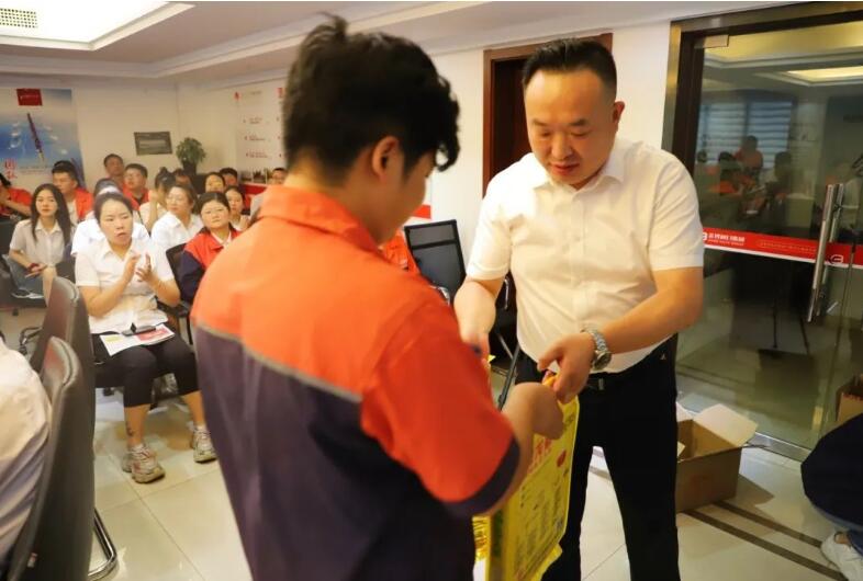 表彰先進(jìn),激勵(lì)前行 表彰先進(jìn),激勵(lì)前行